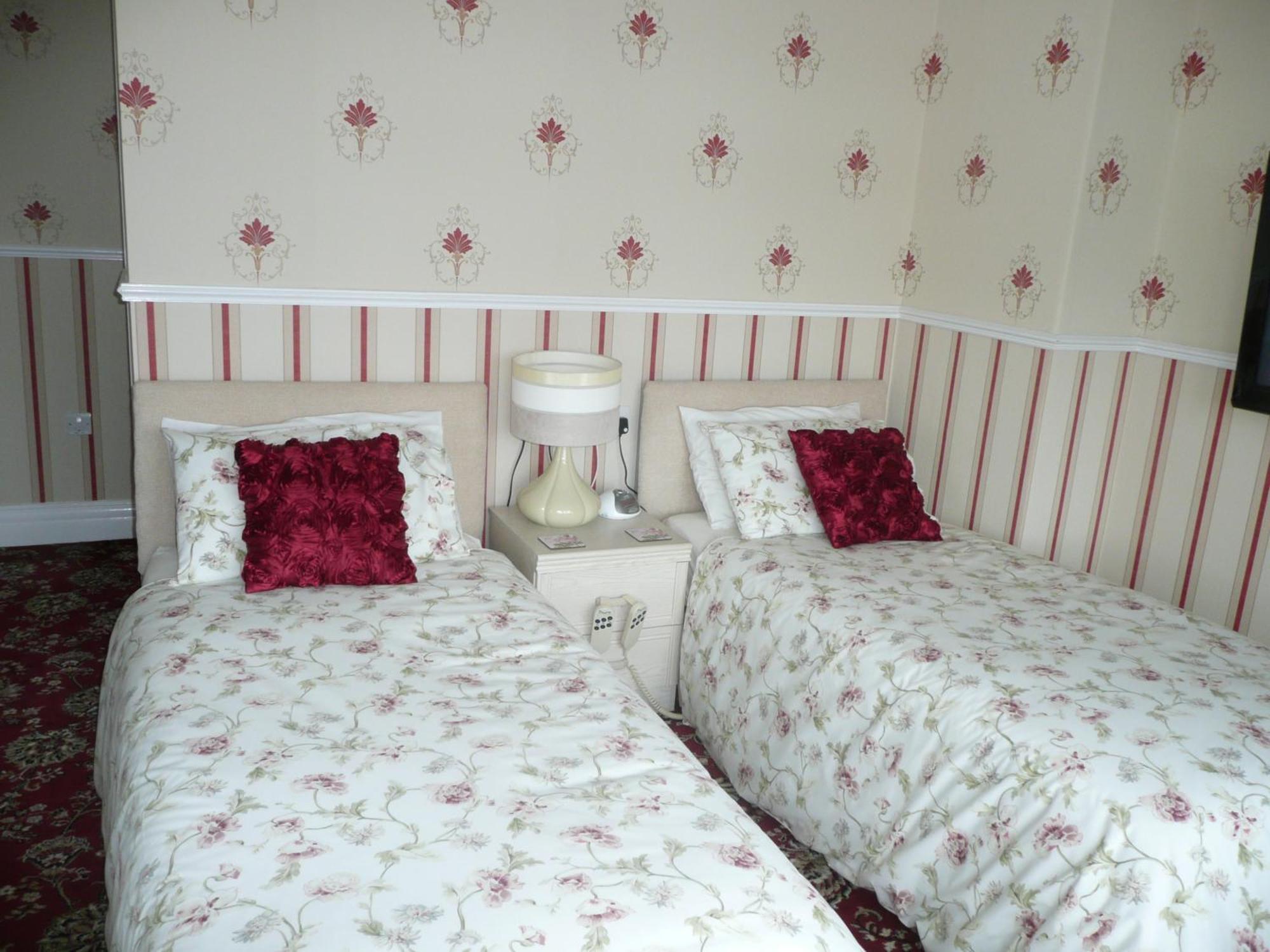 Cherry Blossom Guest House วิทบี ภายนอก รูปภาพ