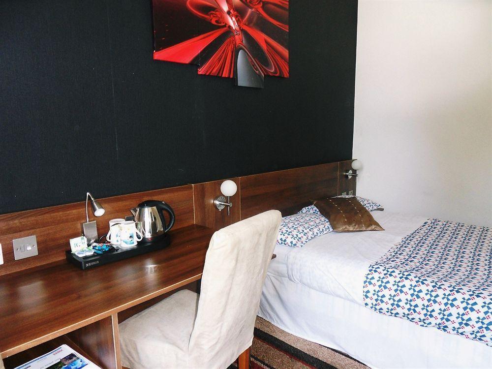 Cherry Blossom Guest House วิทบี ภายนอก รูปภาพ