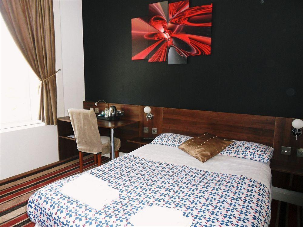 Cherry Blossom Guest House วิทบี ภายนอก รูปภาพ