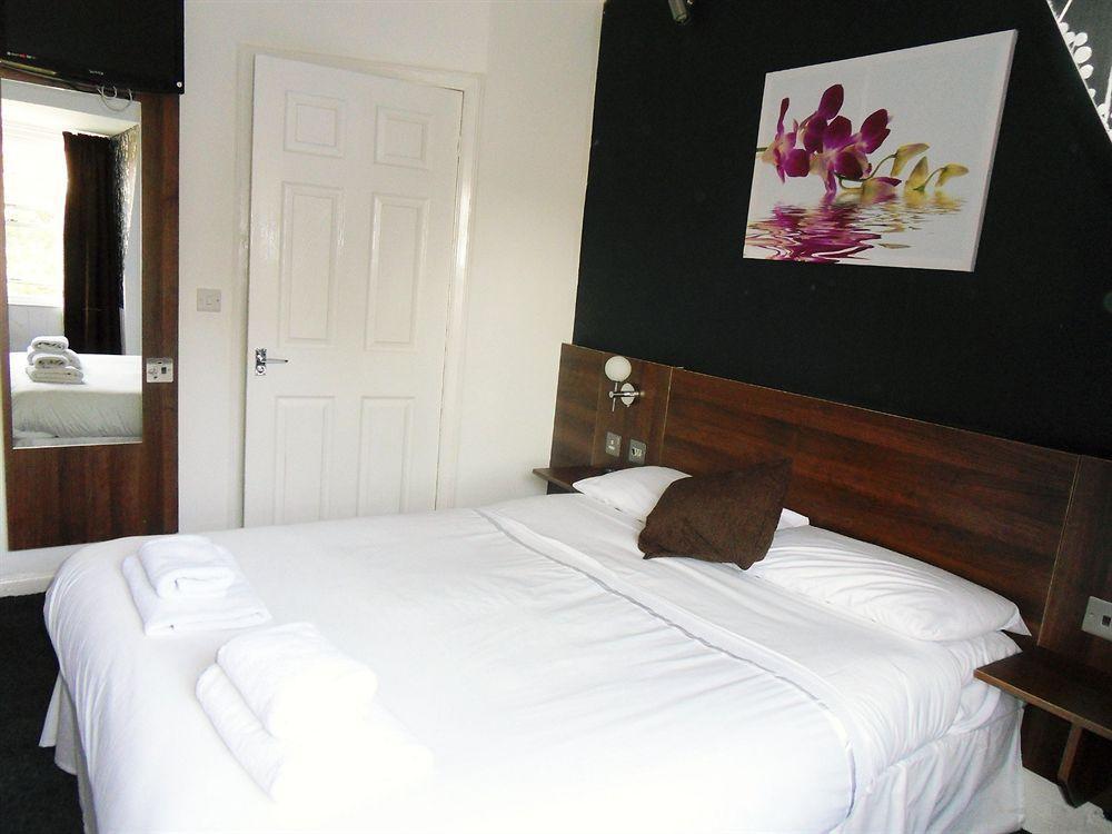 Cherry Blossom Guest House วิทบี ภายนอก รูปภาพ