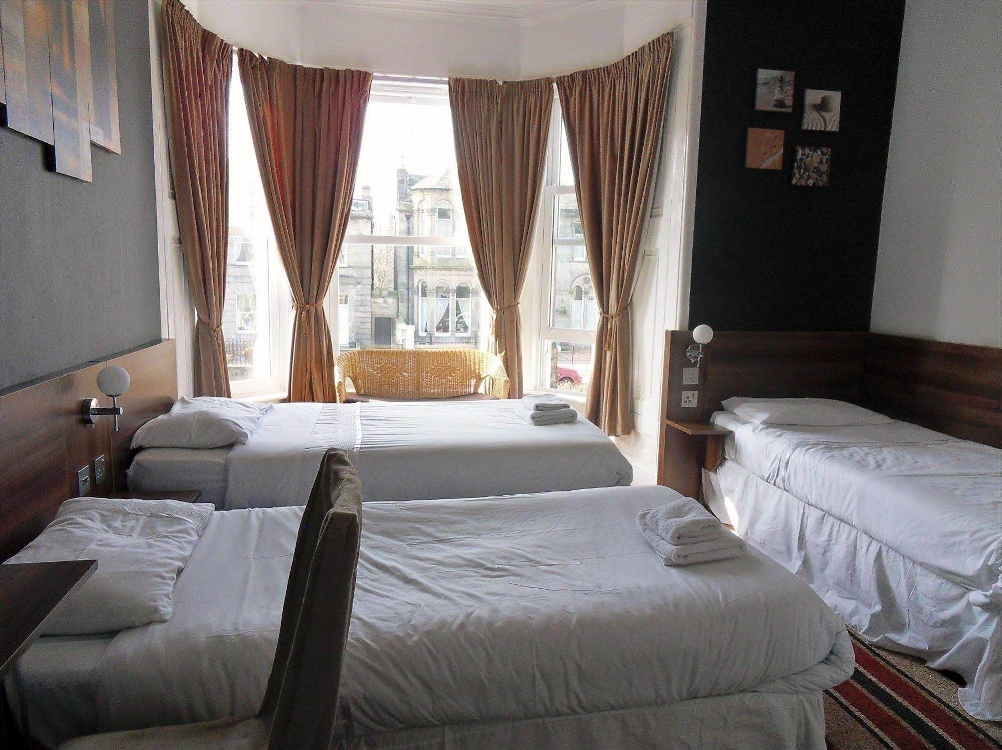 Cherry Blossom Guest House วิทบี ภายนอก รูปภาพ