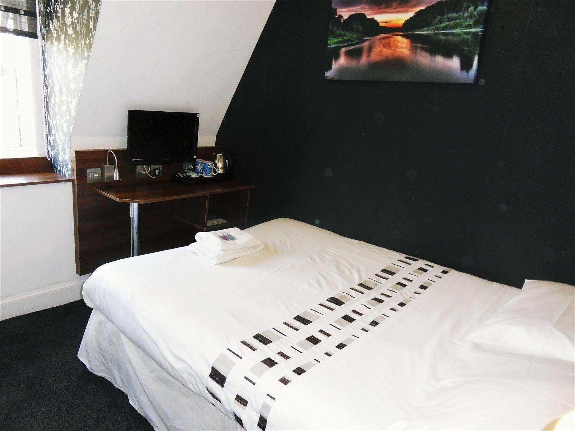 Cherry Blossom Guest House วิทบี ภายนอก รูปภาพ