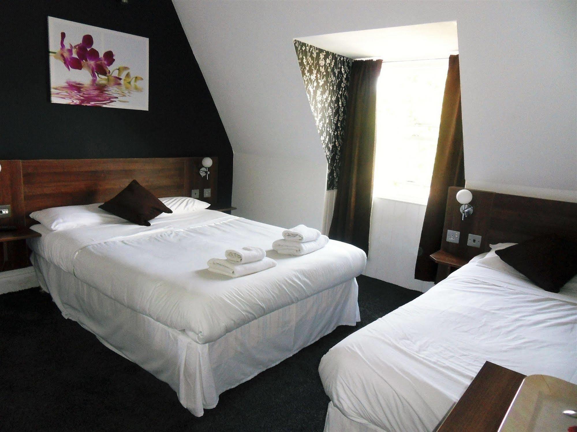 Cherry Blossom Guest House วิทบี ภายนอก รูปภาพ