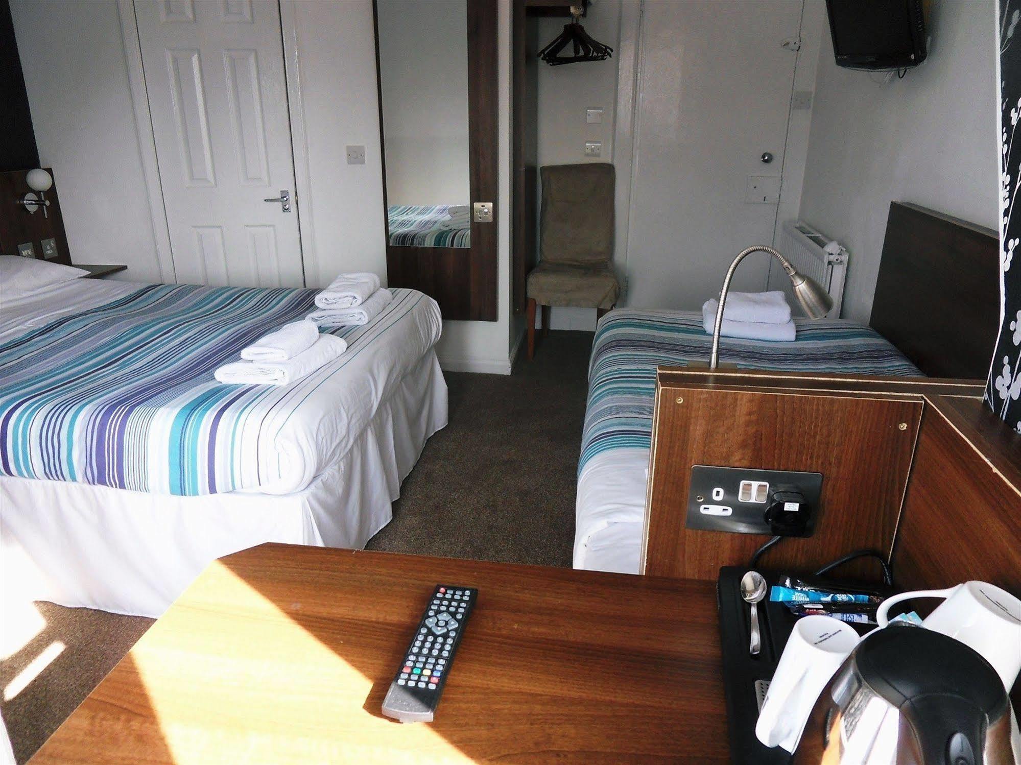 Cherry Blossom Guest House วิทบี ภายนอก รูปภาพ