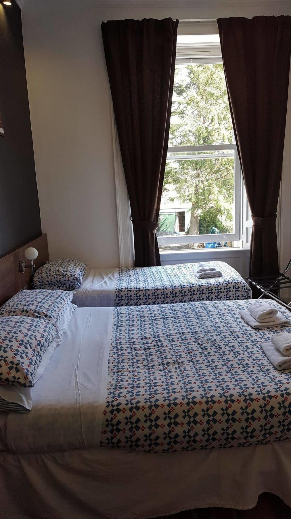 Cherry Blossom Guest House วิทบี ภายนอก รูปภาพ