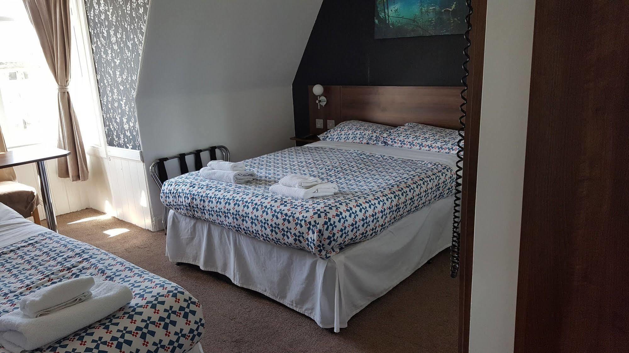 Cherry Blossom Guest House วิทบี ภายนอก รูปภาพ