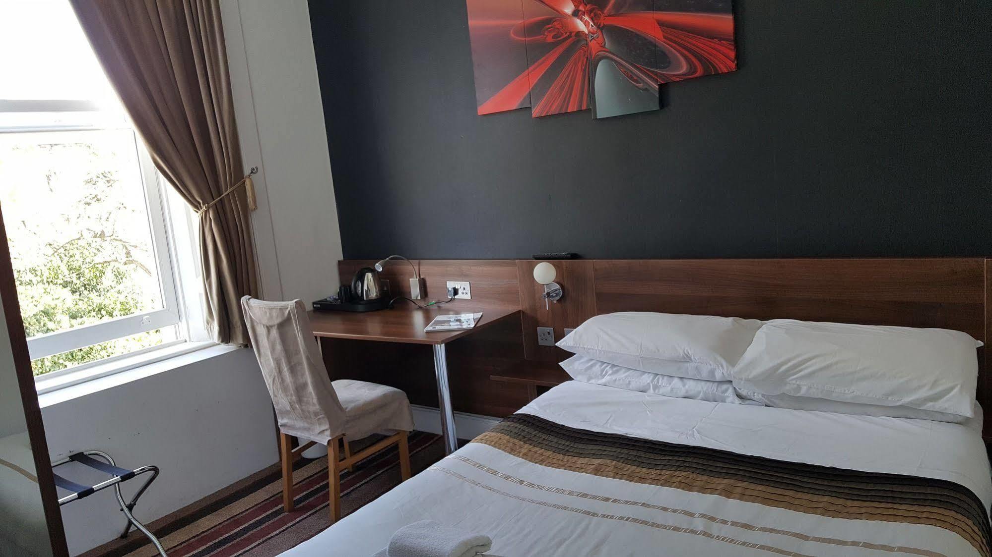 Cherry Blossom Guest House วิทบี ภายนอก รูปภาพ